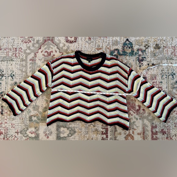 Lumiere Crochet Bell Sleeve Cropped Sweater Size L - Picture 8 of 9